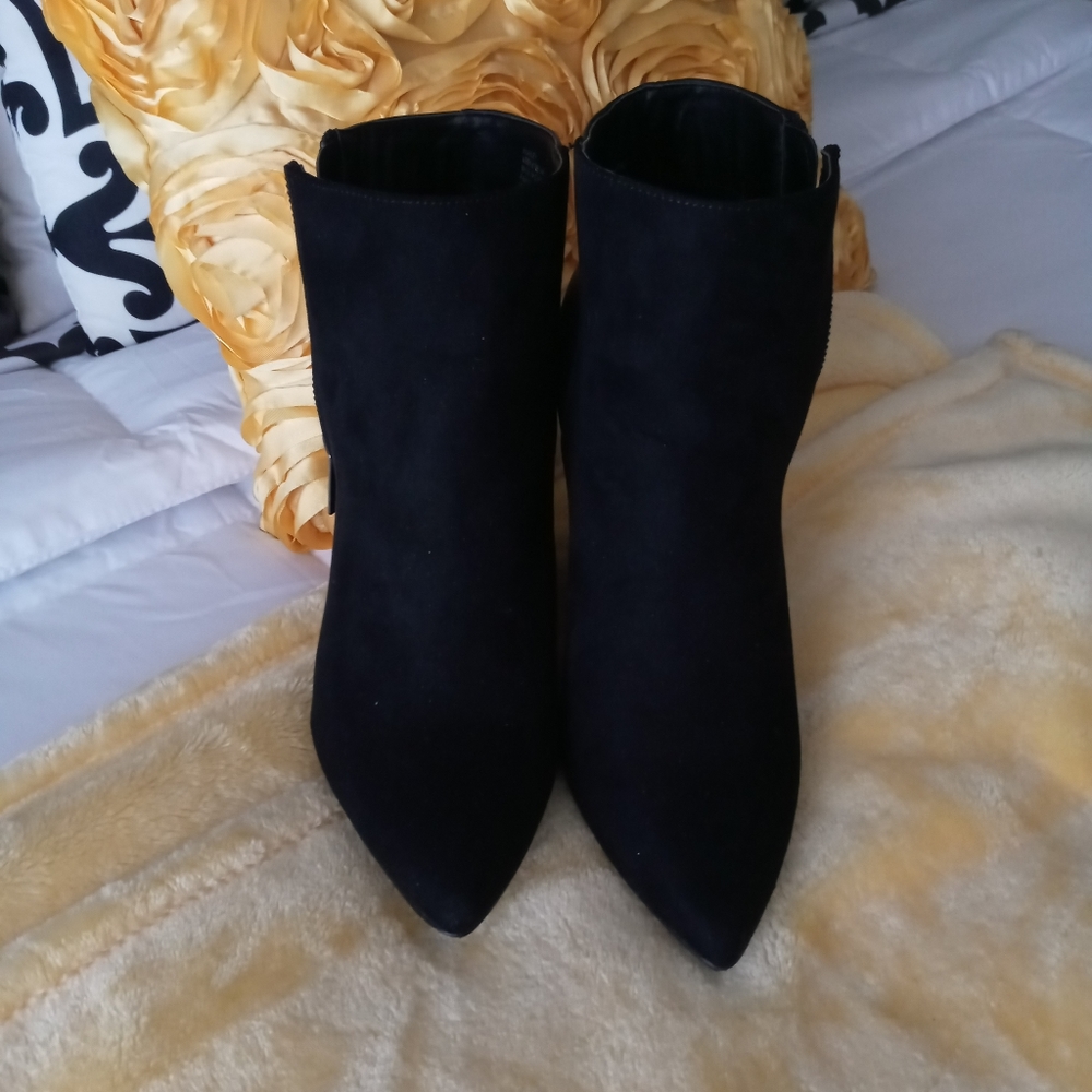 Woman's Shoe Bootie PRICE FIRM